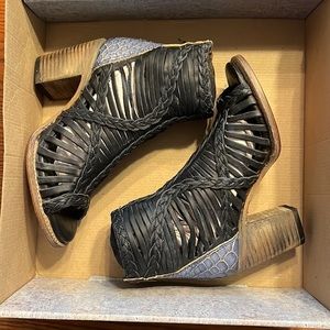 Freebird by Steven in the style “Bela” in the color navy multi. Size 7.